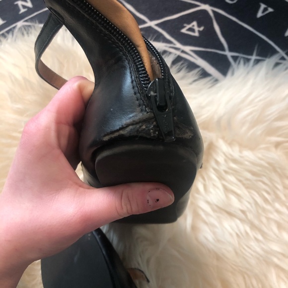 Gothic Pointed Toe Buckle Flats Pikes - Picture 7 of 9